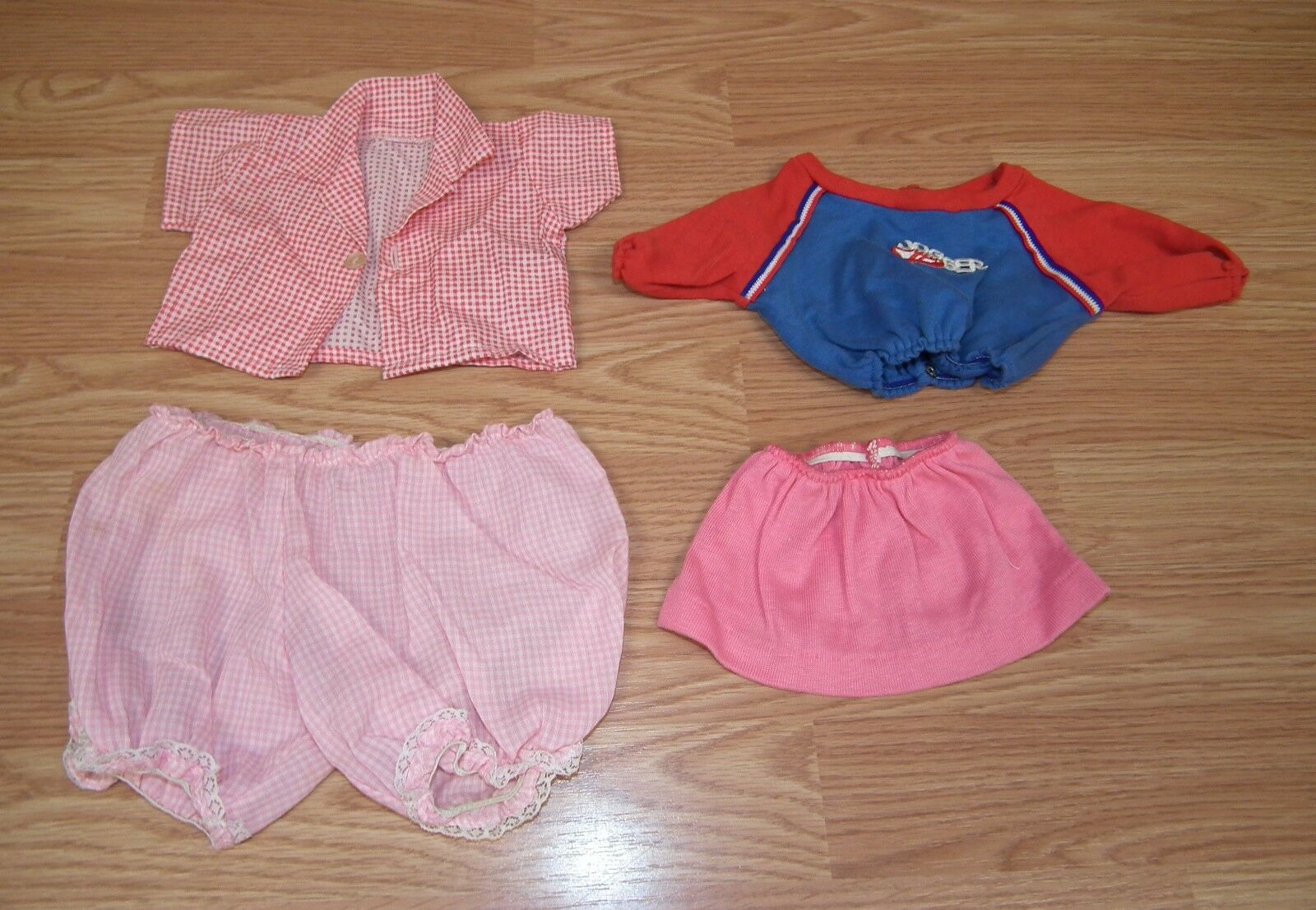 Lot Of 4: Unbranded/generic Multi-color Doll Clothes Only **read**