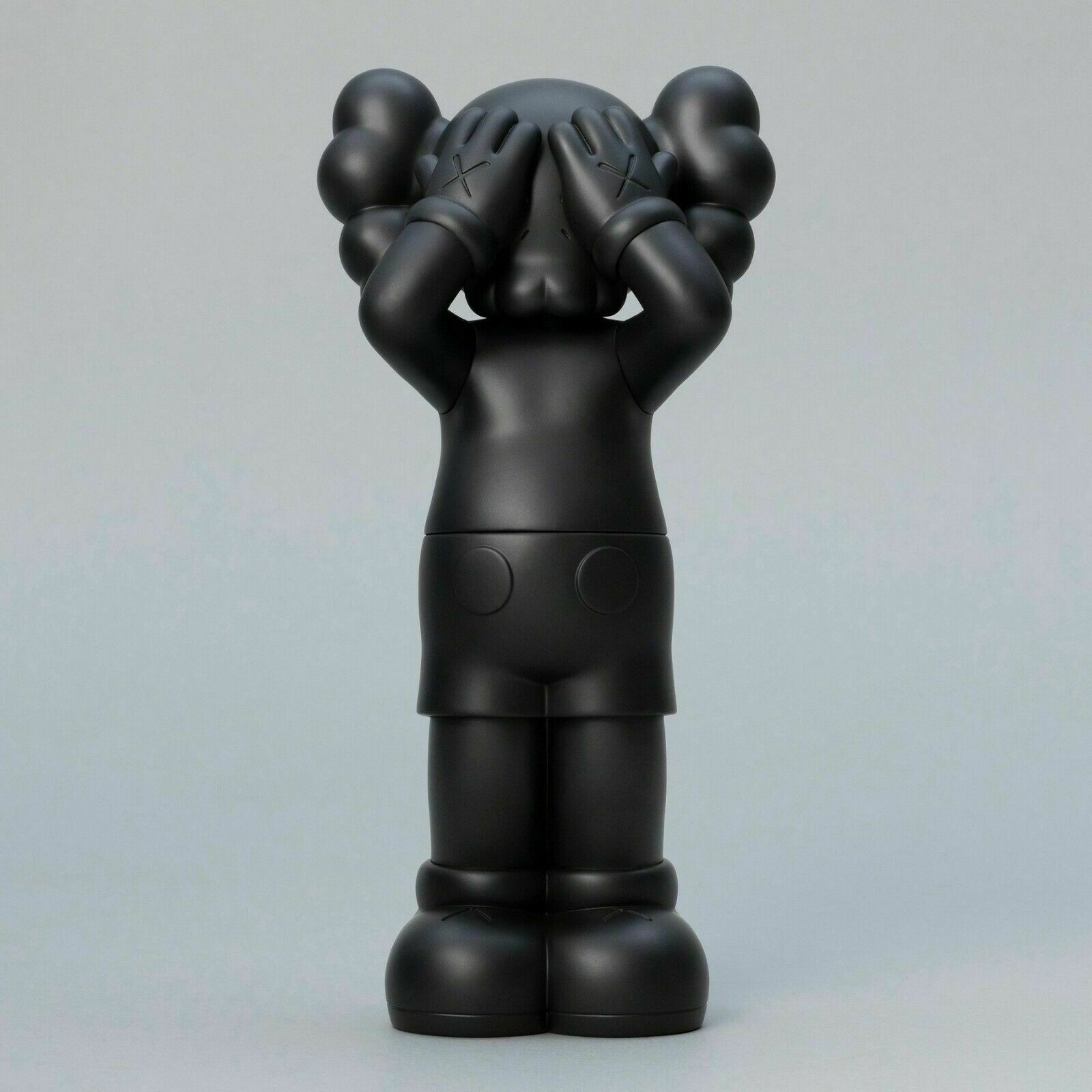 🔥🔥 Kaws Uk  Holiday Figure - Black - Sold Out Free Ship In Hand 🔥🔥