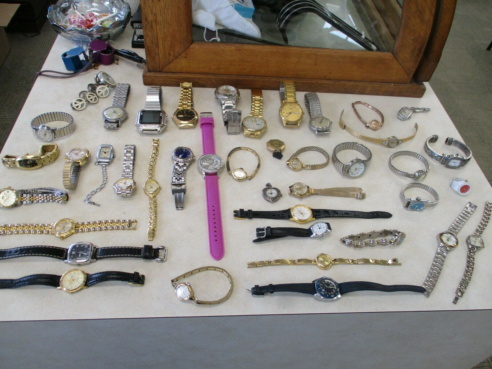 Lot 42 Vintage Watches, Mech & Quartz, Incl Seiko/citizen..antique Ones Too! $42