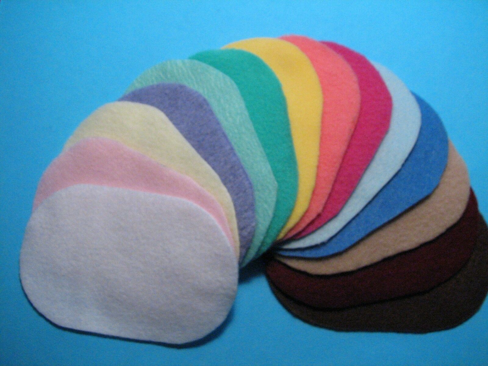 Dollhouse Miniature Wholesale Lot Of 12 Oval Fuzzy Rugs Asstd. Colors