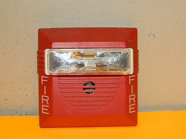Cooper Wheelock Ns-24mcw Fire Alarm Strobe Horn 24 Vdc Wall Red 15/30/75/110cd