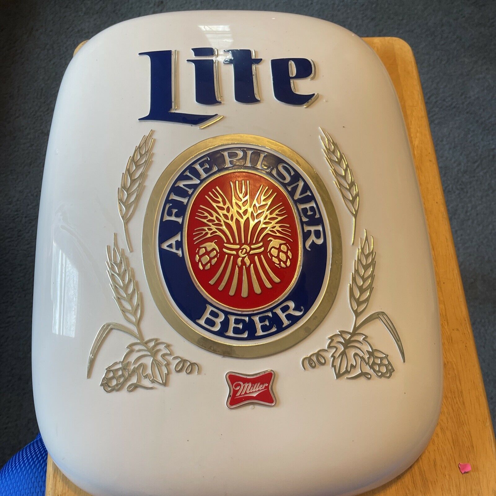 Vintage Miller Lite Sign Wall Plaque. Plastic Beautiful Clean  18.5 X 14.5 Inch